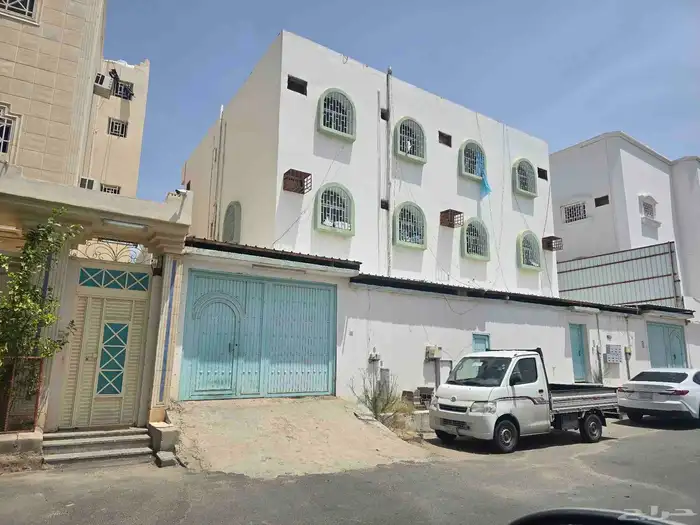 عمارة استثماريه للبيع بمخطط هيف 3