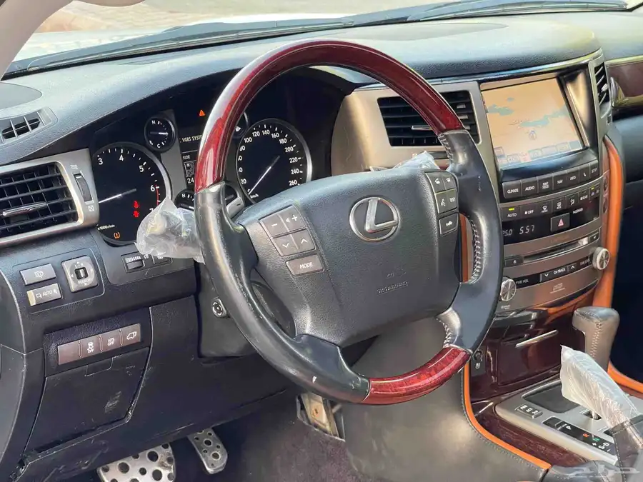 لكزس 2014 LX570 فل سعودي 18