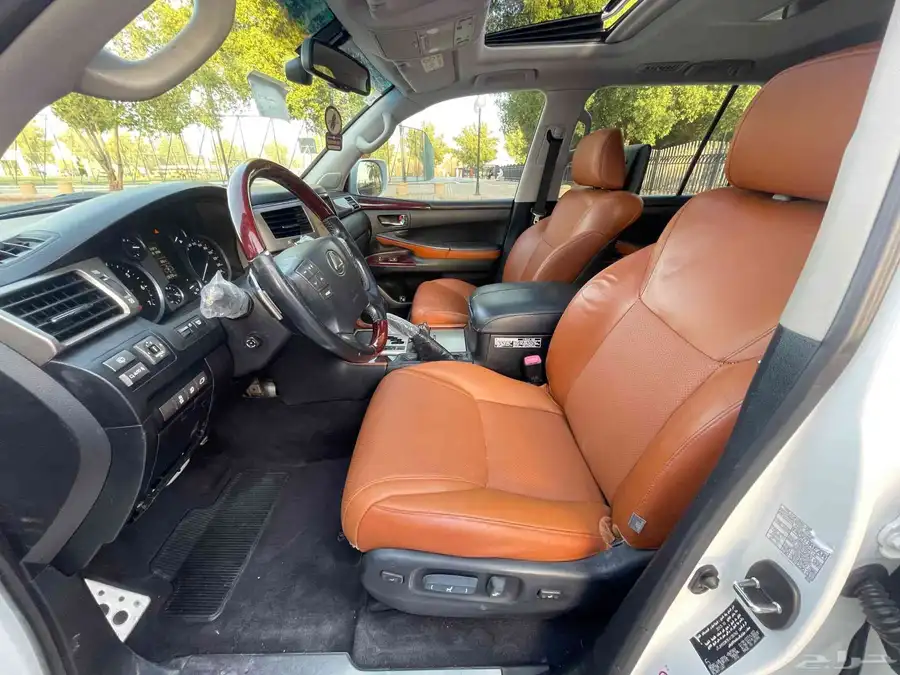 لكزس 2014 LX570 فل سعودي 17