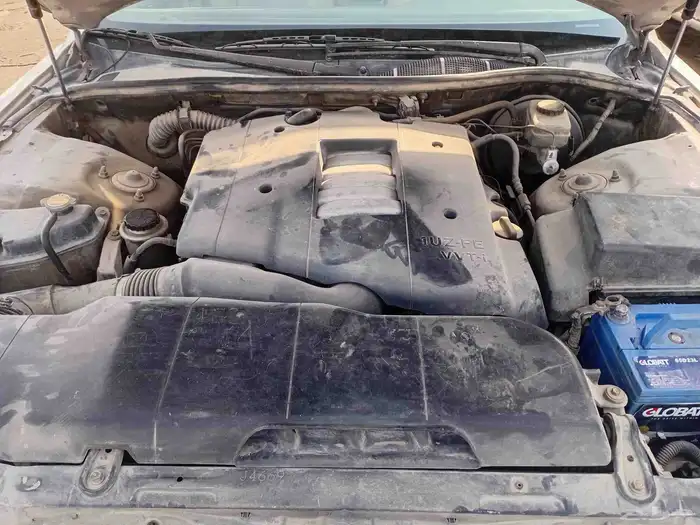 البيع قطع غيار تشليح لكزس LS400 موديل 2000 1