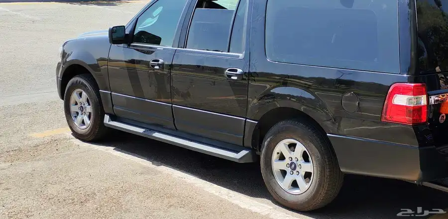جنوط وكالة اكسبديشن مع كفرات نظيفة. للبدل بجنوط فل 1