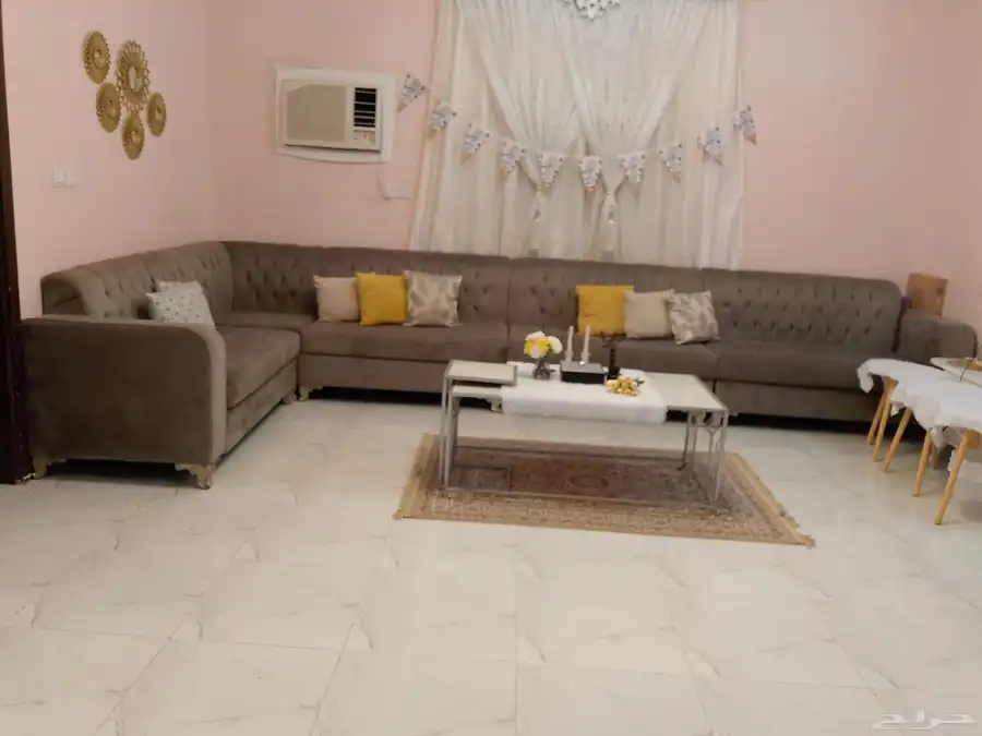اثاث مستخدم نظيف جدا بسعر الفين ريال نهائي 4