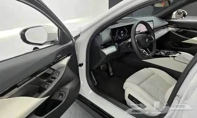 BMW 520I M Sport 2024 داخليه اوف وايت - استيراد من كوريا index
