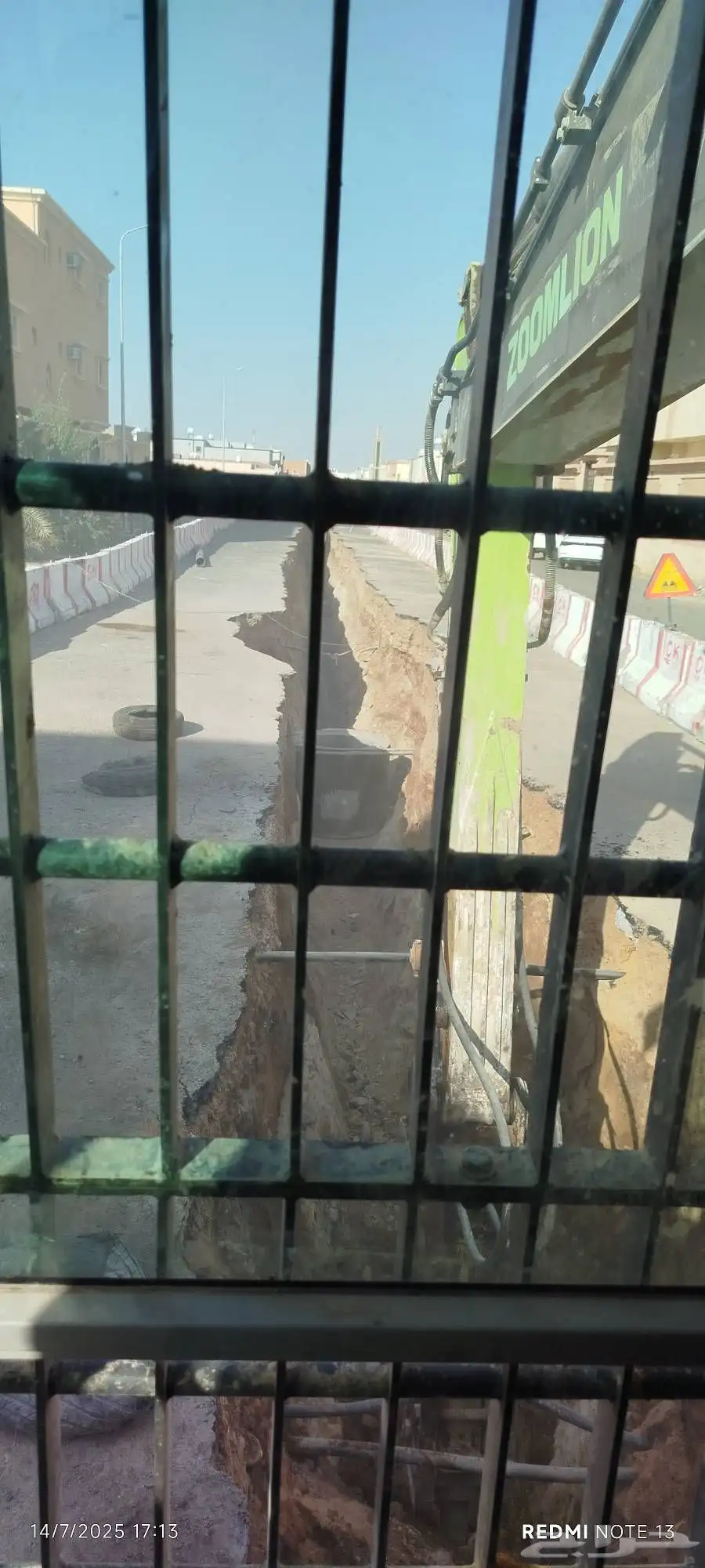 سائق بوكلين متواجدفي تبوك يبحث عن عمل الجنسية مصري 1