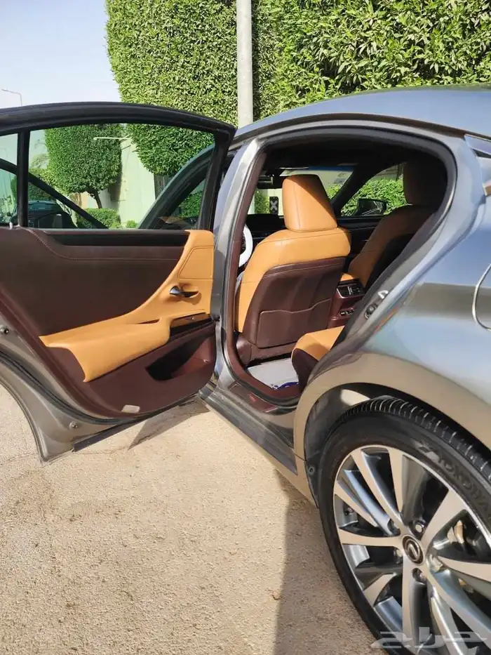 ES300h للبيع سيارة لكزس موديل 2019 طراز 6