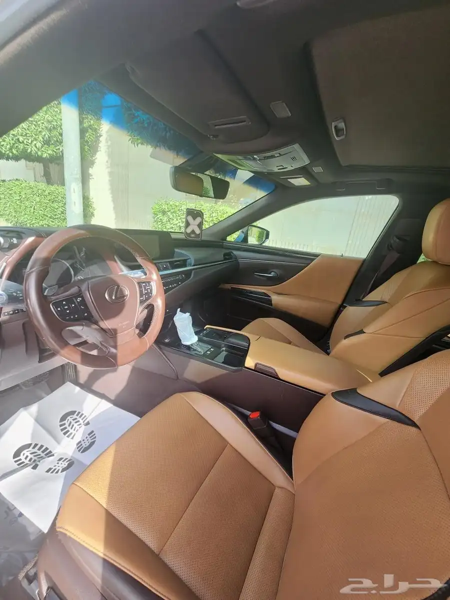 ES300h للبيع سيارة لكزس موديل 2019 طراز 5