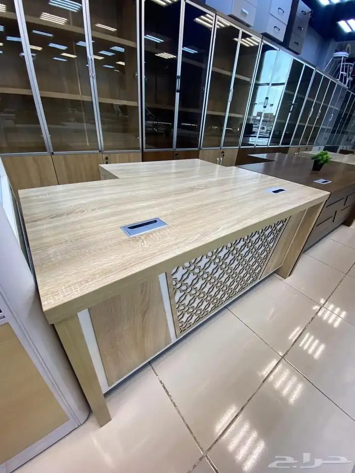 جميع مقاسات وتصاميم طاولات المكتب متوفرة لدينا 31