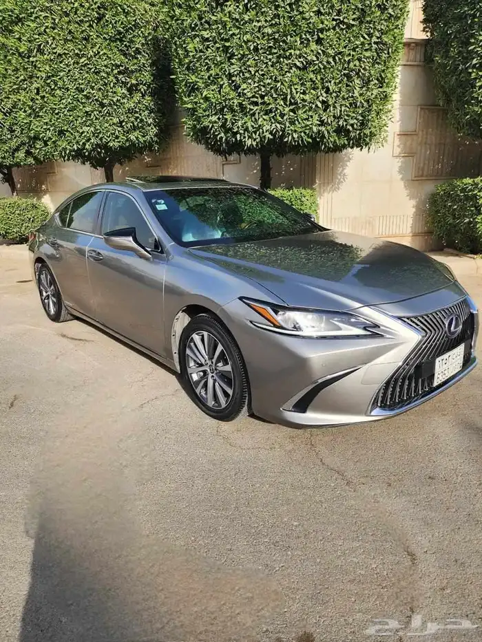 ES300h للبيع سيارة لكزس موديل 2019 طراز 7