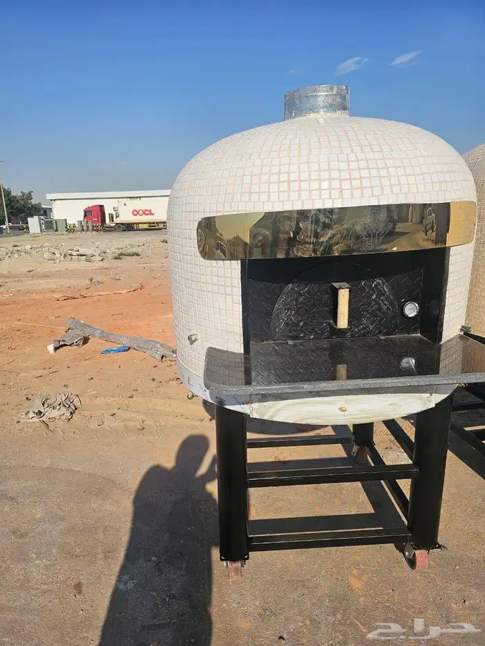 افران بيتزا نابولي الإيطالي وبأسعار منافسة 3