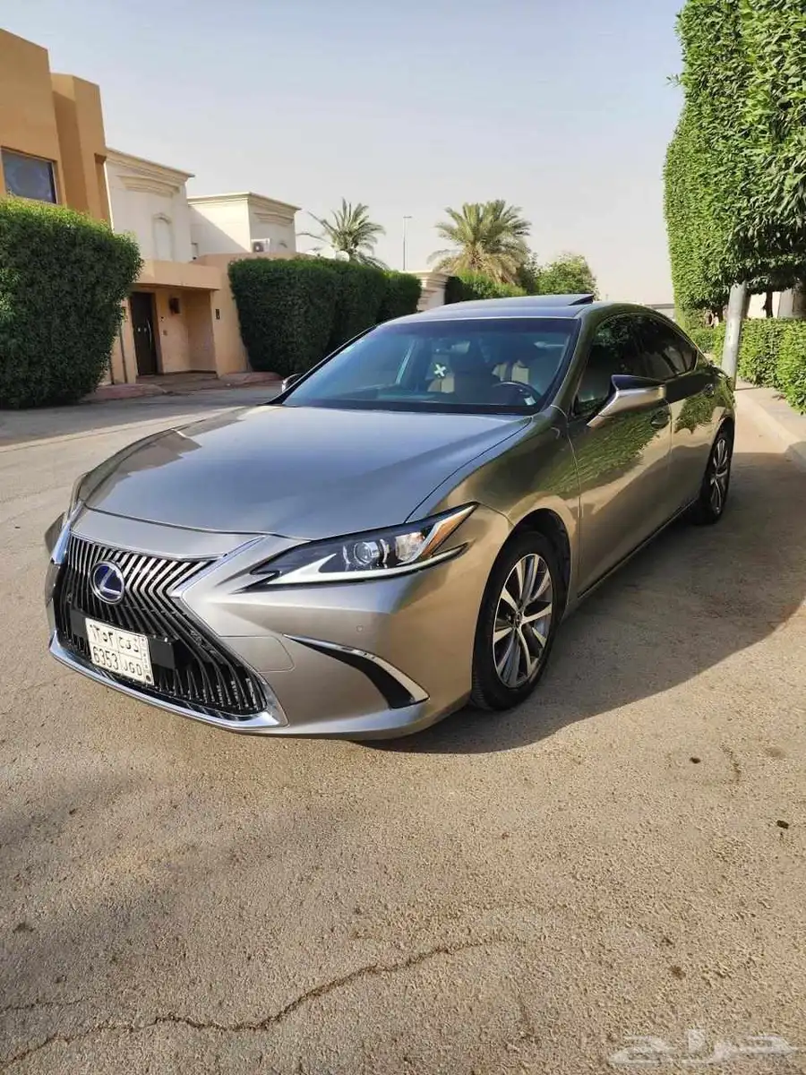 ES300h للبيع سيارة لكزس موديل 2019 طراز 9