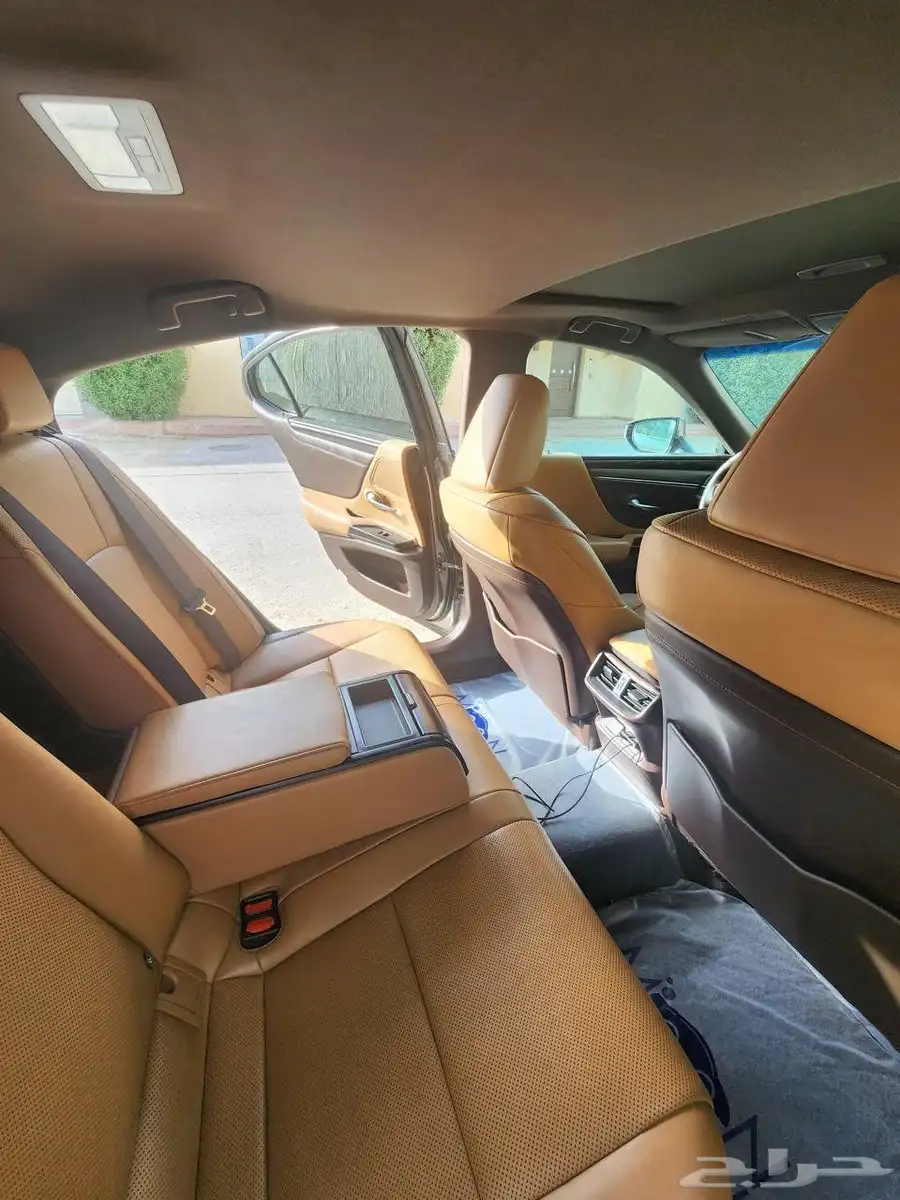 ES300h للبيع سيارة لكزس موديل 2019 طراز 3