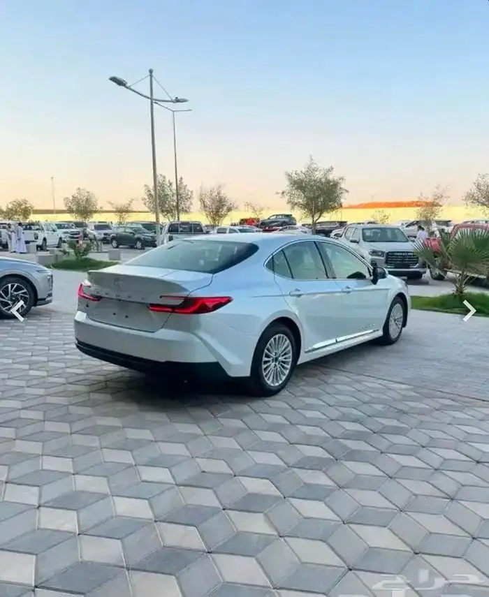 تويوتا كامري LE بنزين. 2025 2