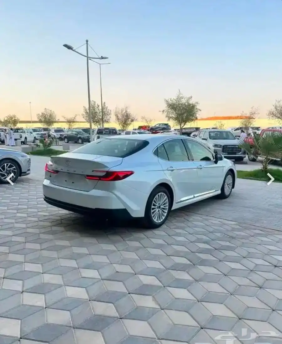 تويوتا كامري LE بنزين. 2025 2