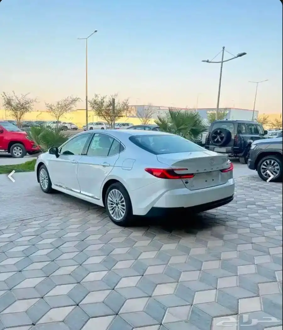 تويوتا كامري LE بنزين. 2025 1