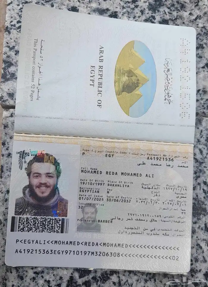 حلاقين مصريين اعمارهم صغيره خبره فى جميع القصات 14