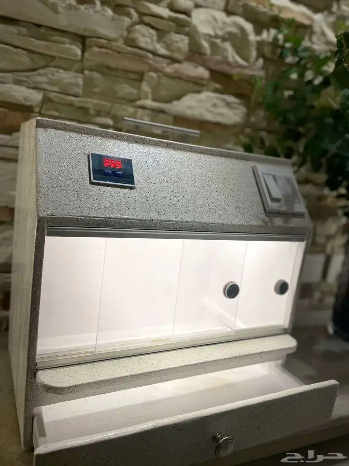 حاضنه الكترونيه 1