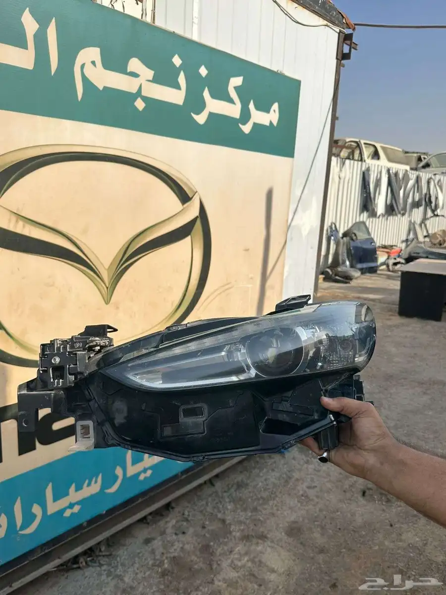 شمعه مازدا 6 موديل 20 نضيف بس يبيلها تلميع 0