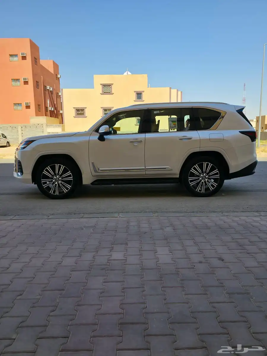 لكزس BB 2024 LX600 عداد 1300كيلو فقط index
