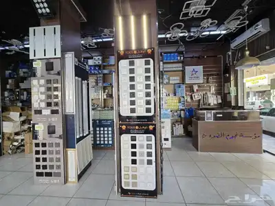بضاعة كهرباء ومحل مجهز للتقبيل في السوق المخصص 0