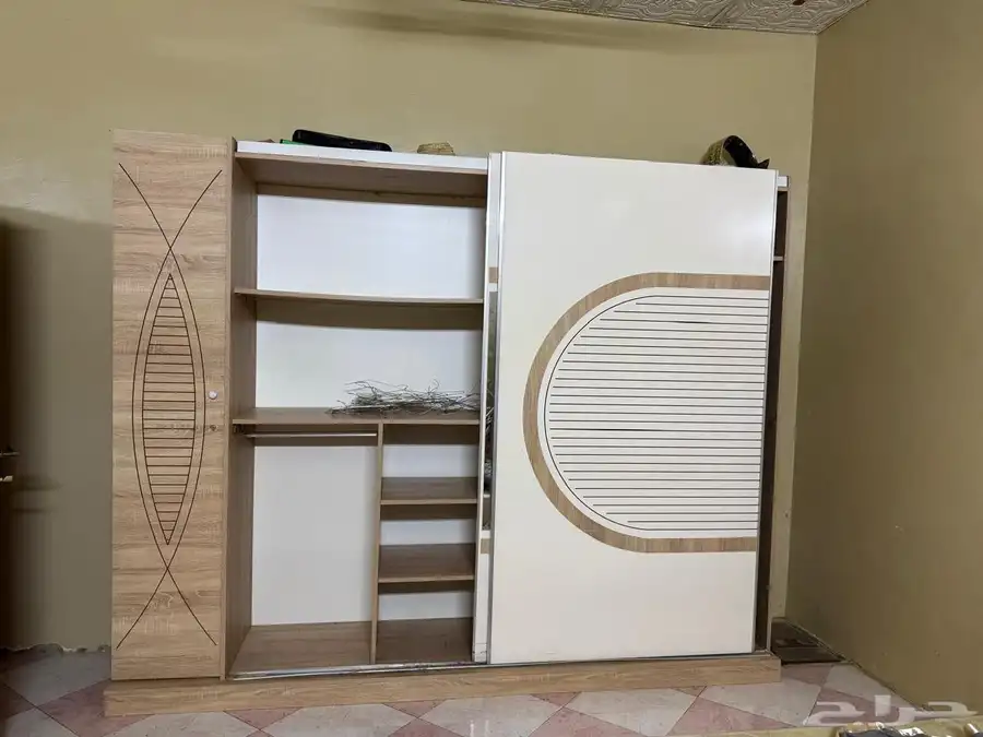 دولابين ملابس ومكتب 0
