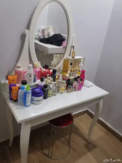 دولاب اكسسوارات وتسريحة من ايكيا 0