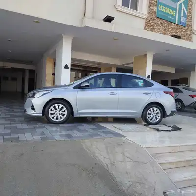 للبيع هونداي اكسنت موديل 2023 استاندر 1