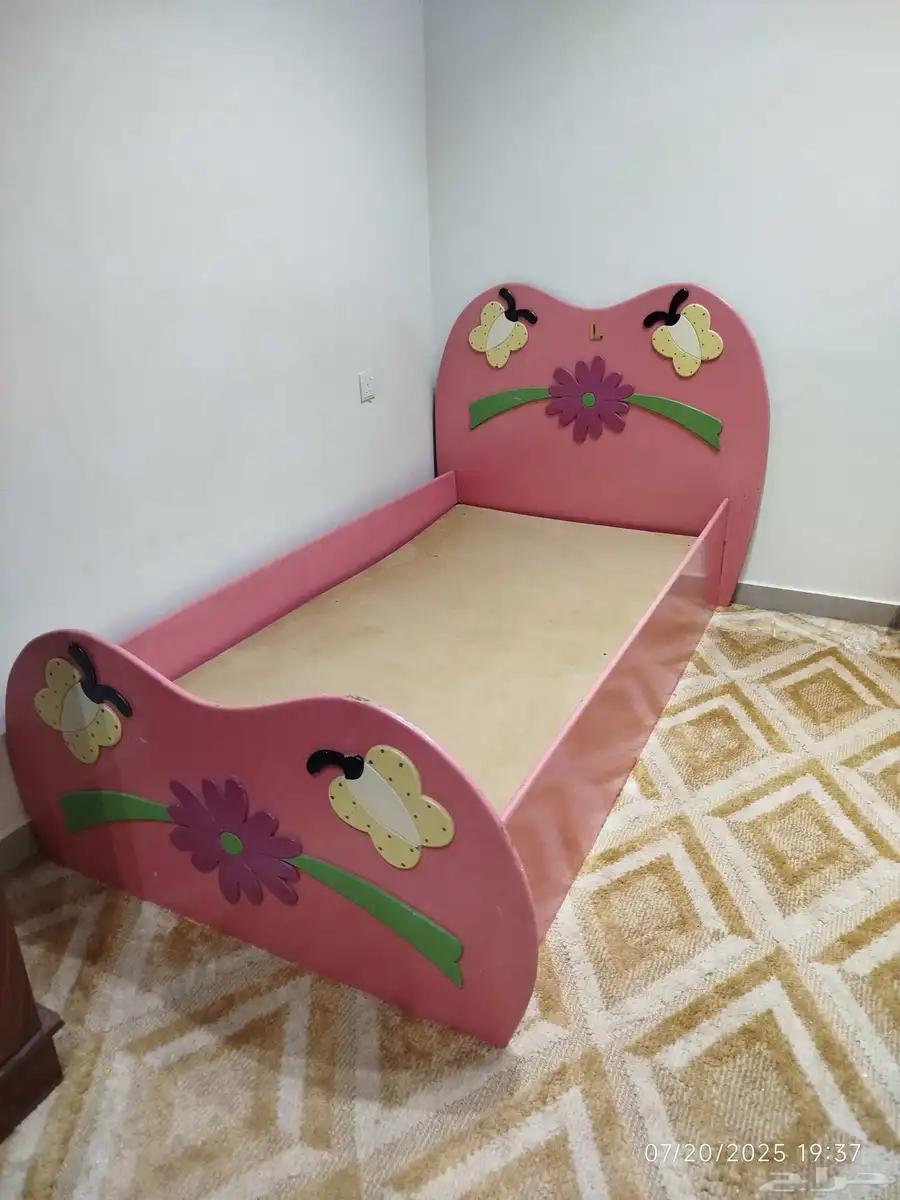 غرفة أطفال (سرير و مرتبة و دولاب) 1