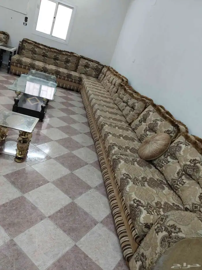 كنب للبيع 300 مع الطاولات 0