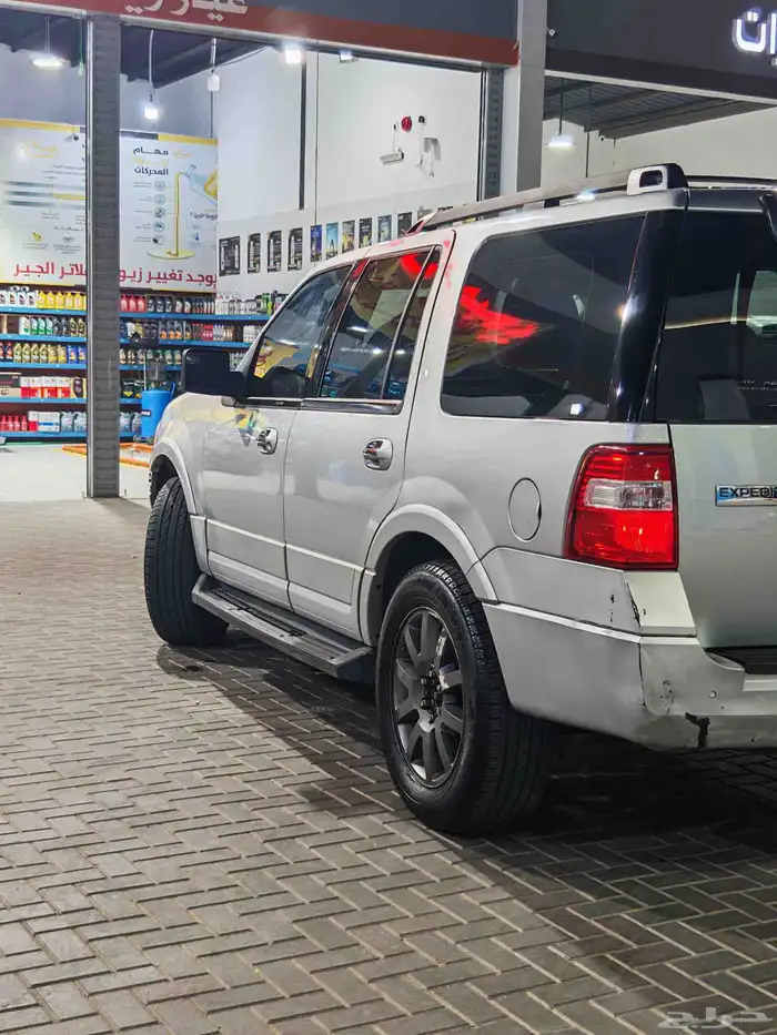 فورد اكسبدشن دبل قصير مجهز بكرسي كهربائي 12