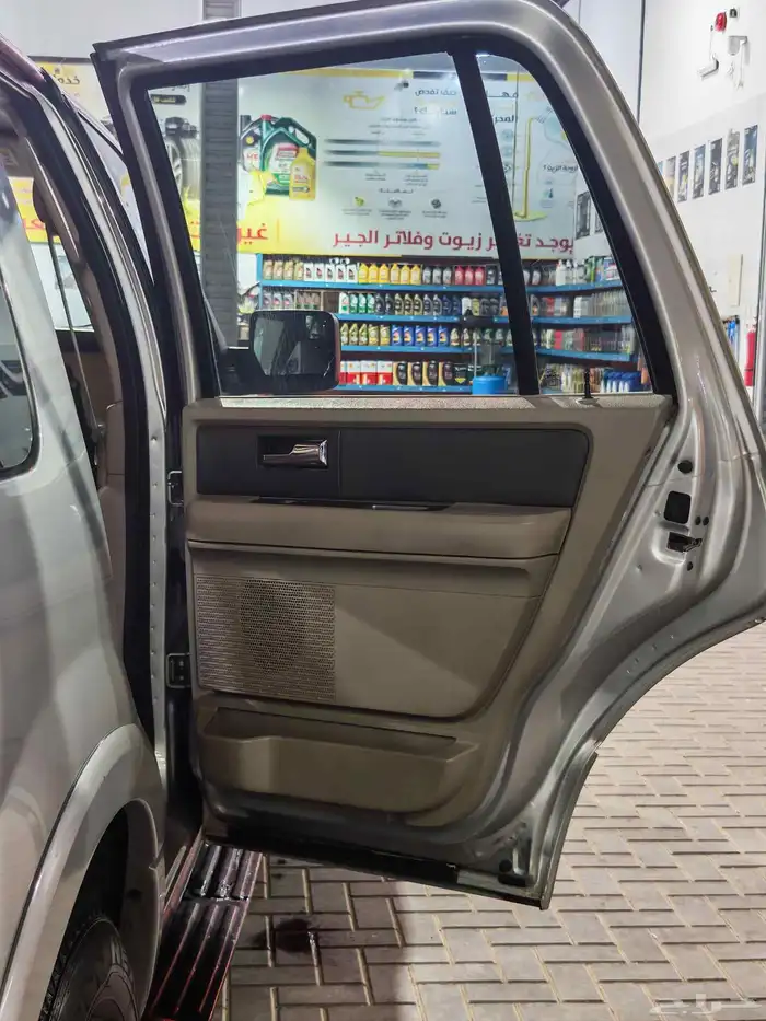 فورد اكسبدشن دبل قصير مجهز بكرسي كهربائي 20