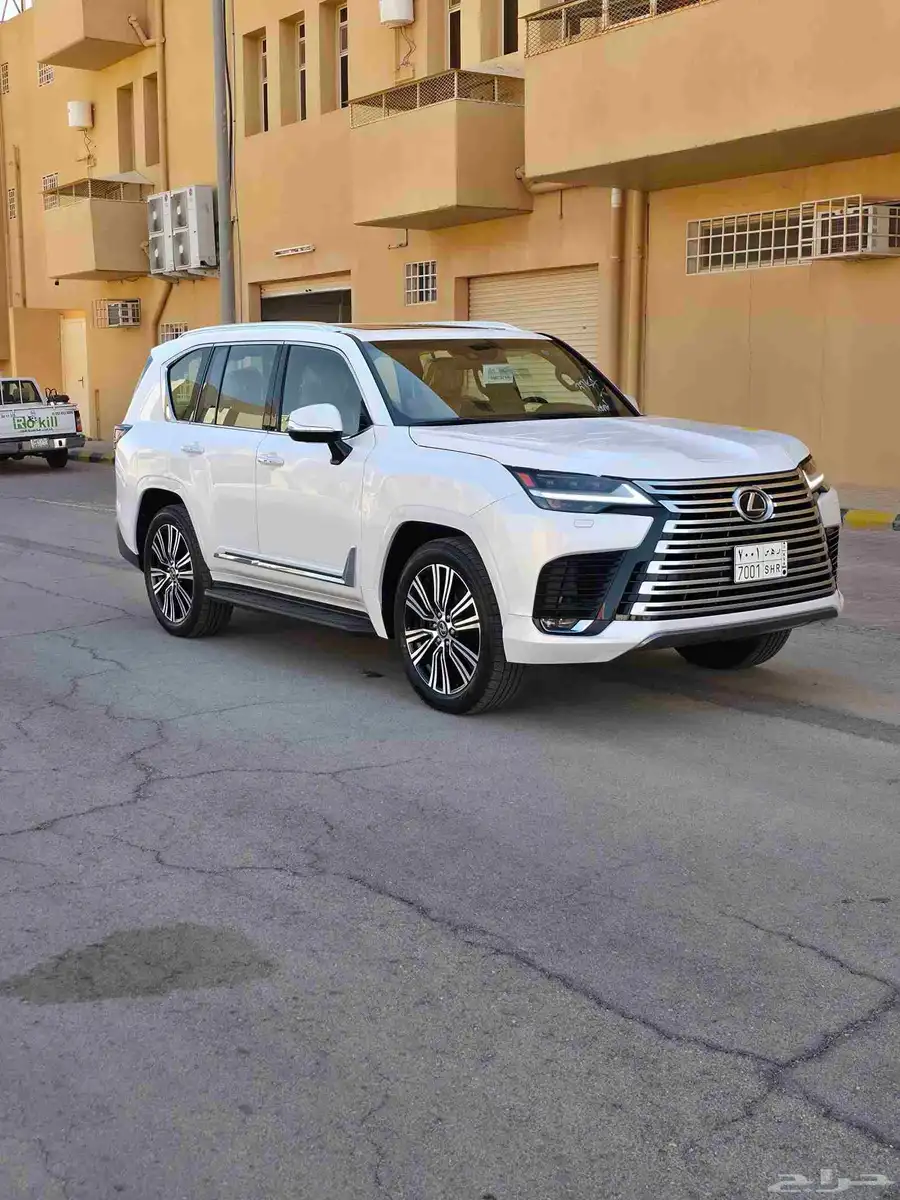 لكزس BB 2024 LX600 عداد 1300كيلو فقط 0