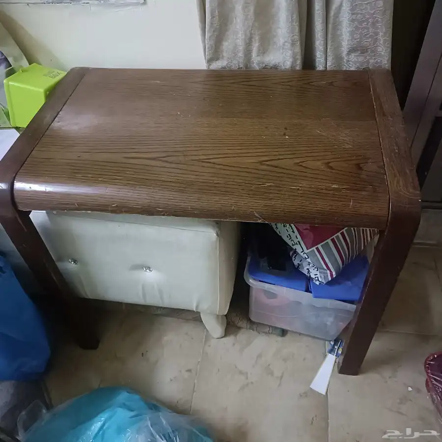 طاوله بحاله ممتازه متينه ونظيفه 0
