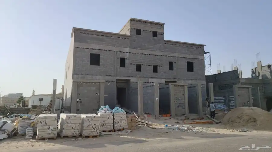 للبيع في حي الربيع عماره اربع شقق جديده 2