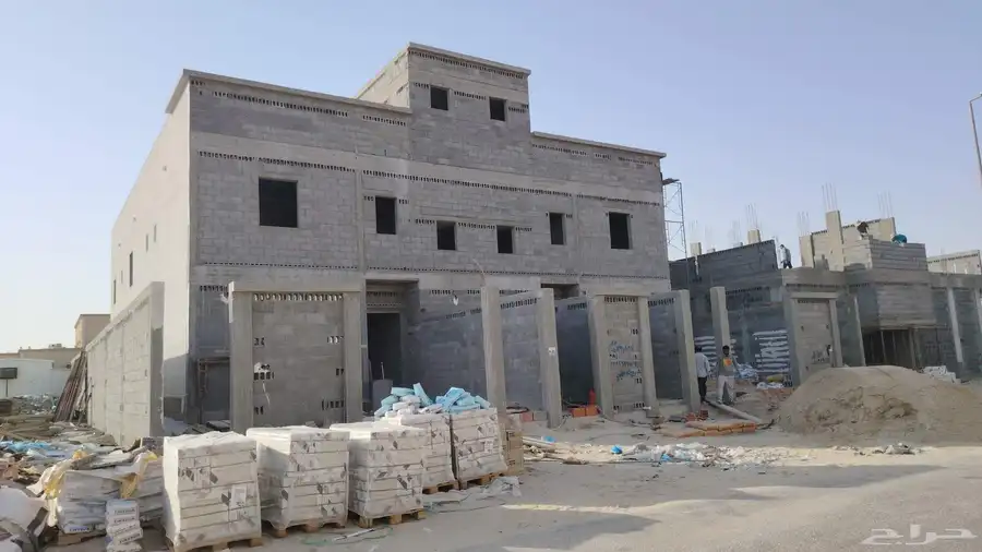 للبيع في حي الربيع عماره اربع شقق جديده 1