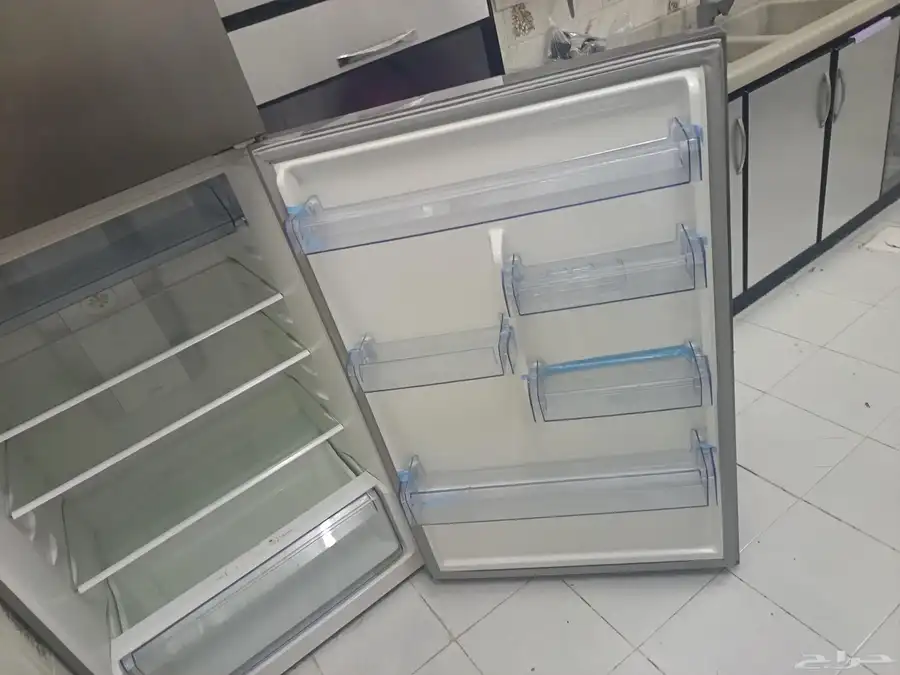 ثلاجه كبيره للبيع نظيفة جدا موجوده جده 1