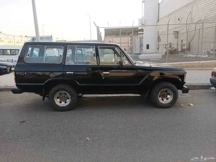 جيب صالون تويوتا مفحوص موديل 1984م يحتاج تجديد مطوف 4
