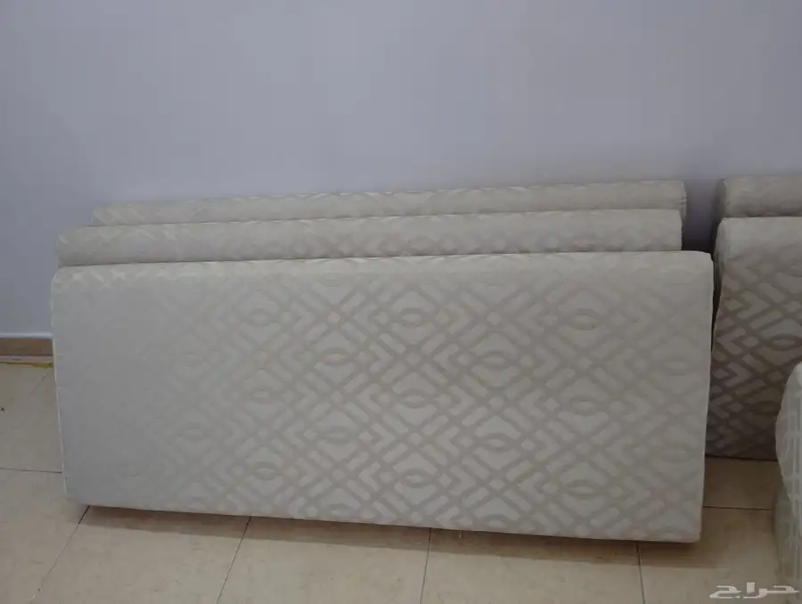 اثاث مستخدم كنب ظهر للرجال 0