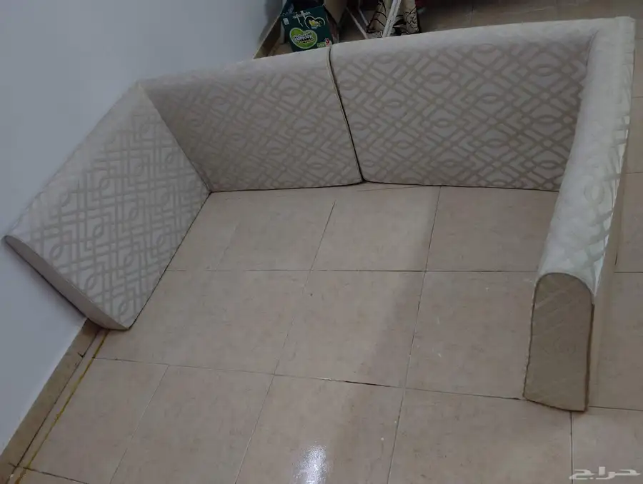 اثاث مستخدم كنب ظهر للرجال 1