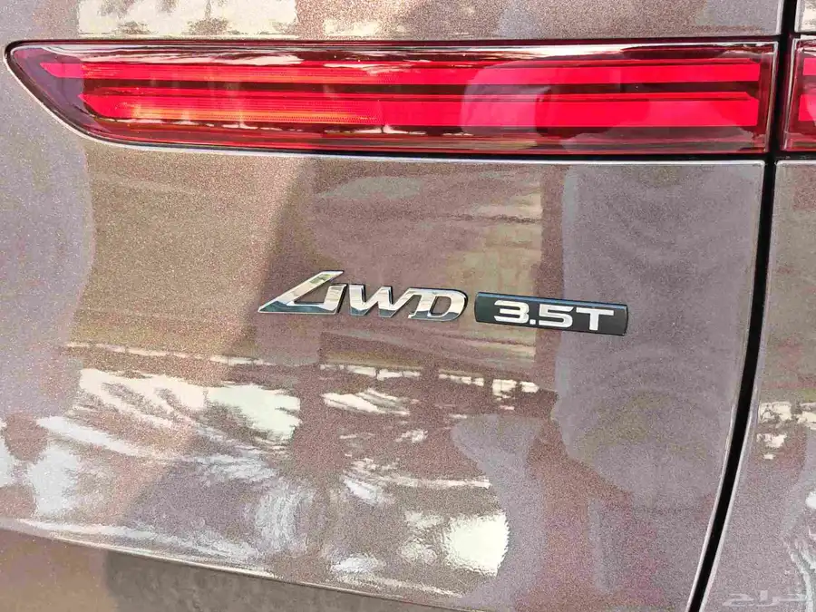 جينيسيس GV70 رويال سبورت 2023 فل كامل - ممشى قليل -وكالة 45