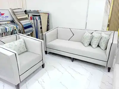 طقم كنب جديد من المعرض ثلاث قطع ثلاثية وقطعتين مفرد 4 5 متر 0