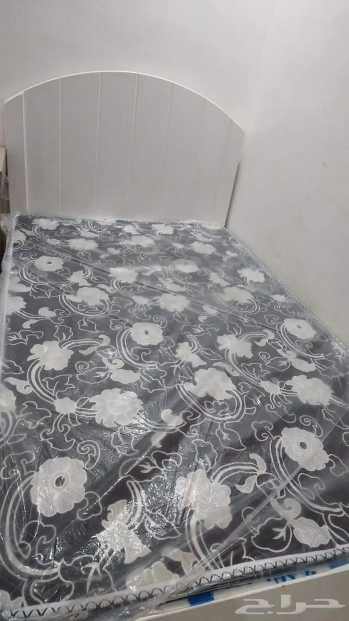 سرير ابيض 0