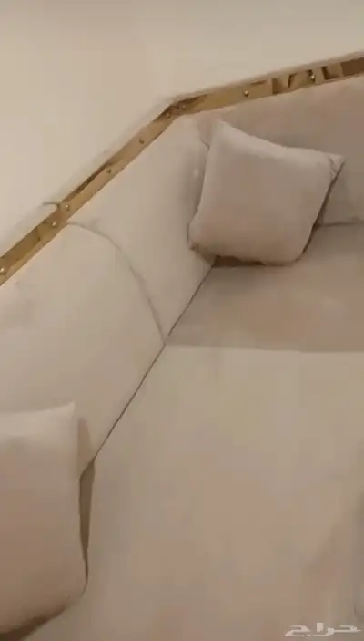 كنب مع الطاولات ومدخل للبيع 3
