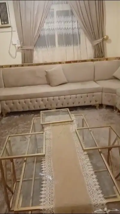 كنب مع الطاولات ومدخل للبيع 1