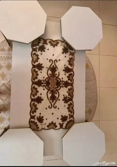طقم كنب مع طقم طالولات خمس قطع 2