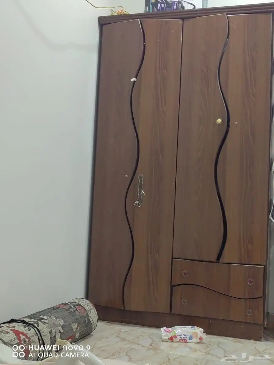دولاب خشبي للبيع طويل ذو جوده جيده 0