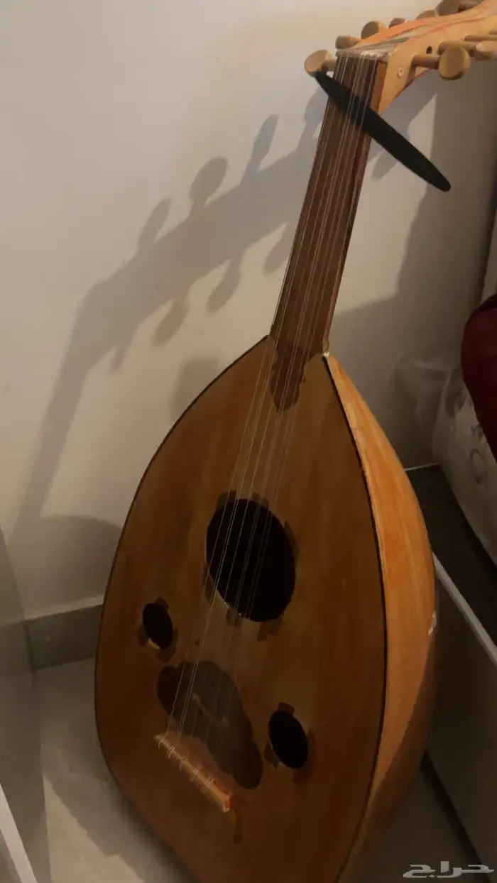 يوجد عود عراقي و شاشه تلفزيون 0
