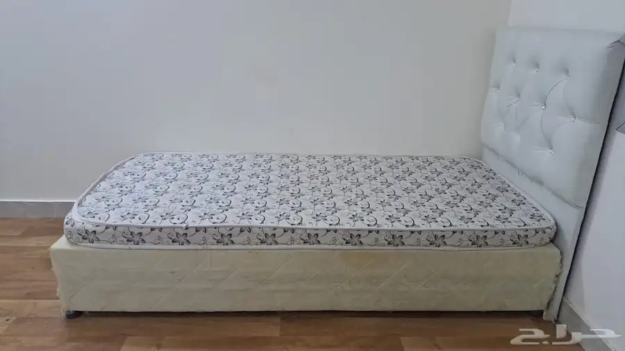 سرير مع مرتبه جديد الاستخدام المرتبه 1