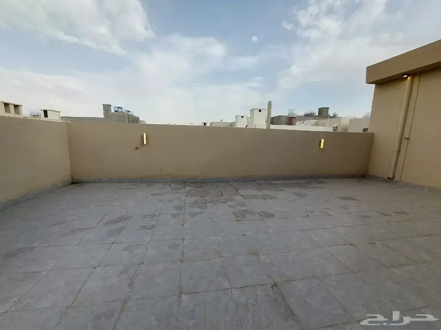 للبيع دور ثاني مع ملحق مدخل مستقل تماما باليرموك ابها 27