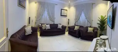 طقم كنب مع طقم طالولات خمس قطع 1