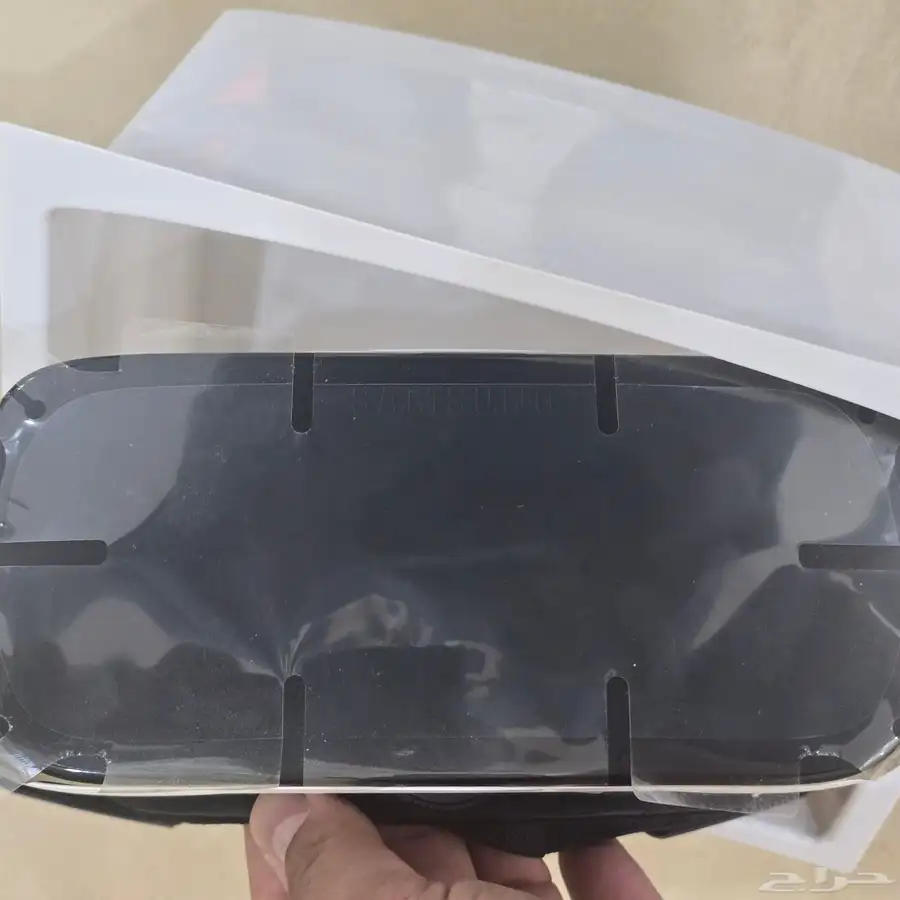 جهاز gear VR samsung مستخدم مره واحده ..الجهاز يوضع فيه جوال 4